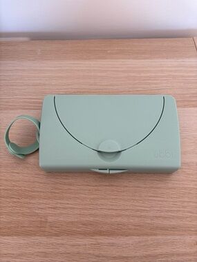 Ubbi On the Go Baby Wipes Dispenser Green Like New Condition